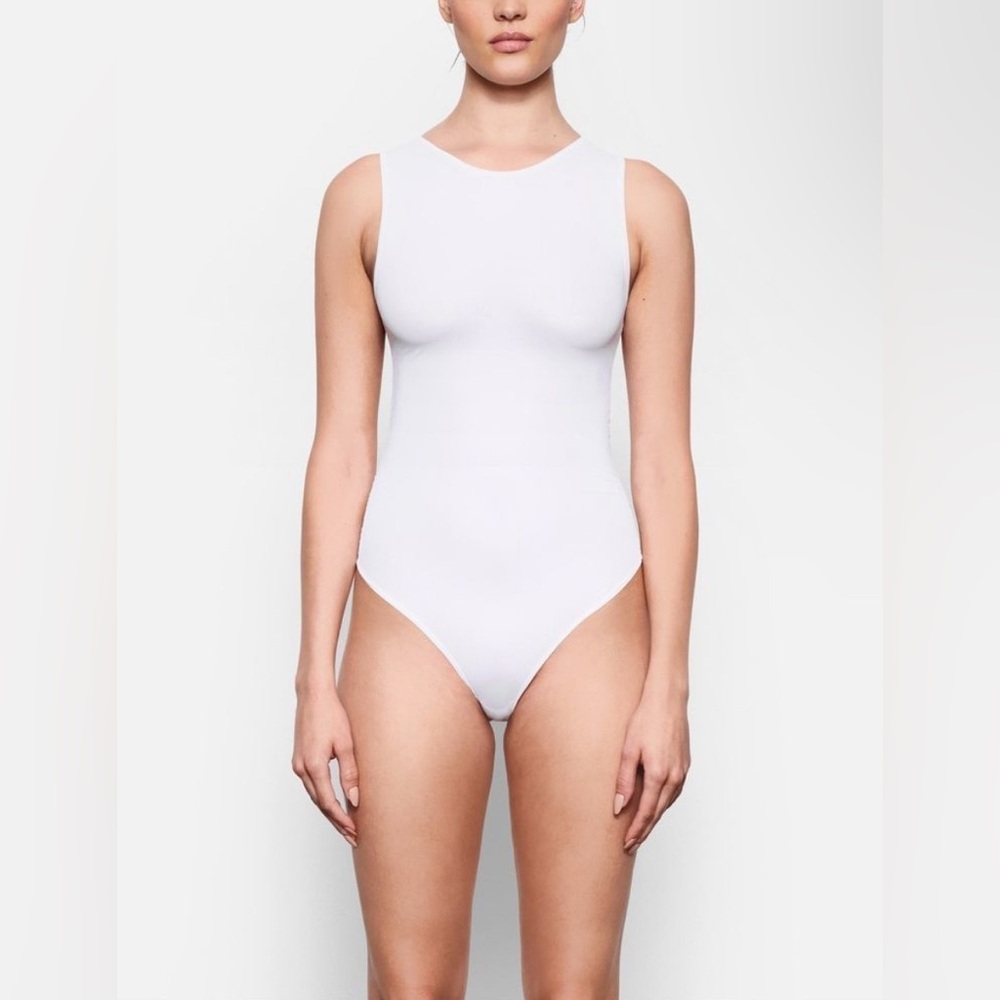 RARE  Skims 🤍🤍 Jelly Sheer Crew Neck Bodysuit in Marble Size Medium NWT